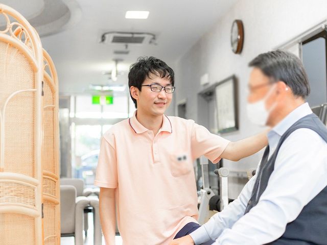 くつろぎの空間 ラウンジ 明るいラウンジでの交流があり、リラックスした雰囲気でお仕事ができます。
