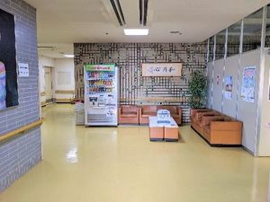 広々とした休憩スペース