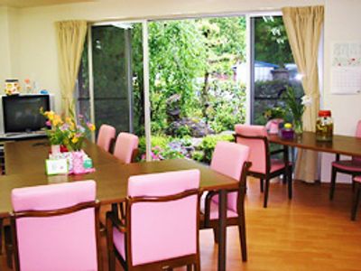 明るい空間の食堂