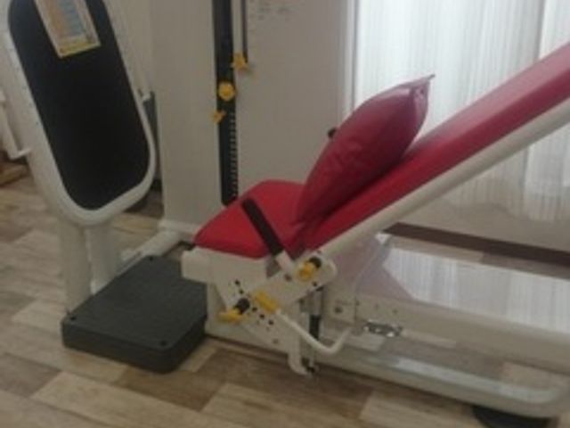 明るい機能訓練室 機能訓練室 自然光が差し込むトレーニングスペースです。心地よい環境で体力の維持をサポートします。
