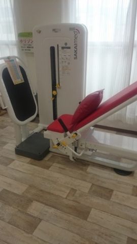 明るい機能訓練室 機能訓練室 自然光が差し込むトレーニングスペースです。心地よい環境で体力の維持をサポートします。