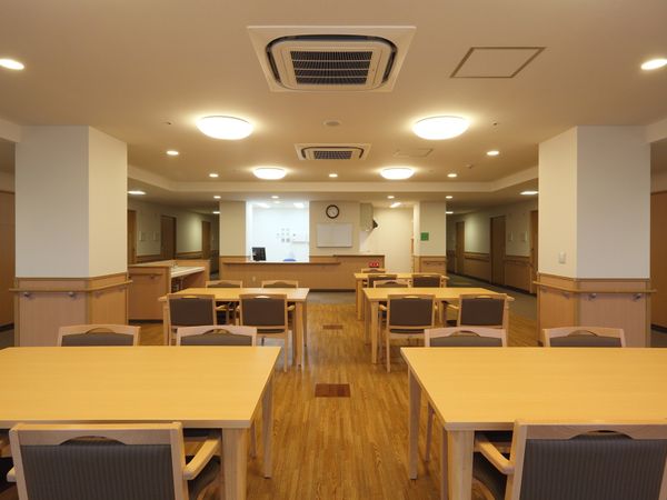 清潔な食堂の一室