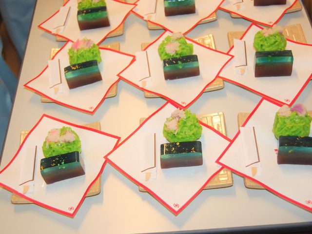 料理の盛り付け 茶話会 色鮮やかな料理が並び、心を込めた手作り感が感じられます。食の楽しみを大切にしている暮らしを支援します。
