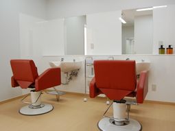 理美容室の椅子と洗面台