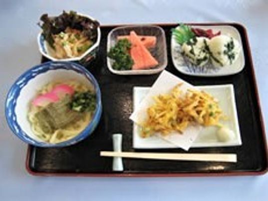 和風の健康的な食事セット