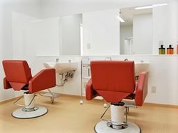 清潔な美容室の様子