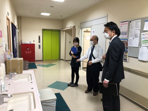 見学中の廊下  
