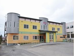 カラフルな外観の建物