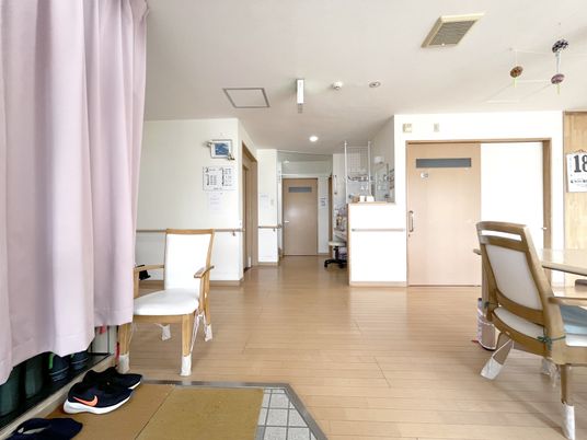 家具が配置された居室