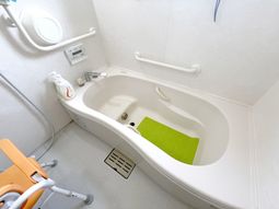 広々とした浴室