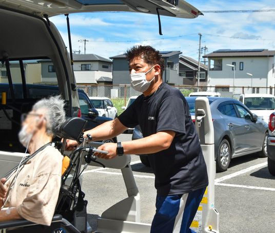 車椅子利用者とサポート