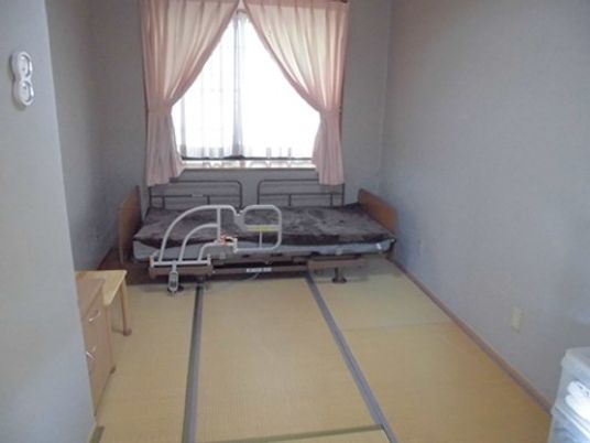 和室に設置されたベッド