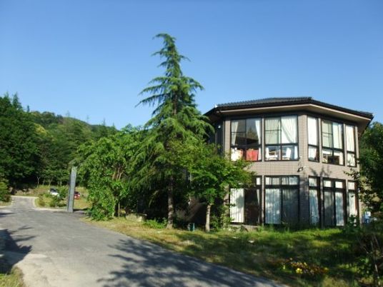 自然に囲まれた建物