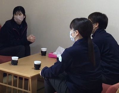 スタッフ同士で意見交換