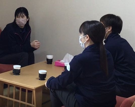 スタッフ同士で意見交換
