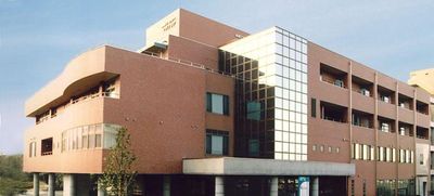 壮大な建物の外観