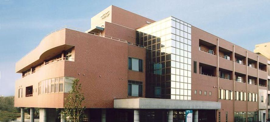 壮大な建物の外観