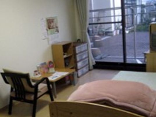 明るい個室の一角