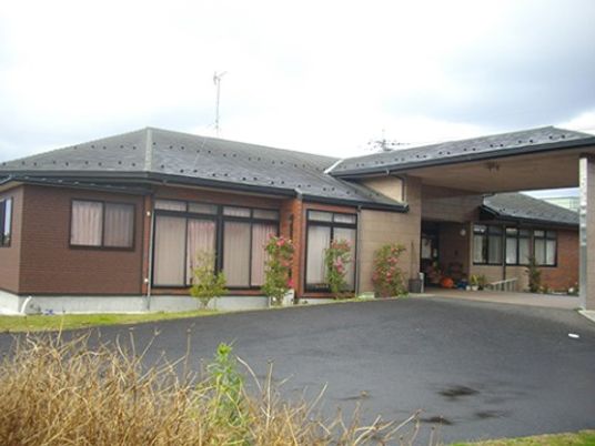 広々とした明るい外観