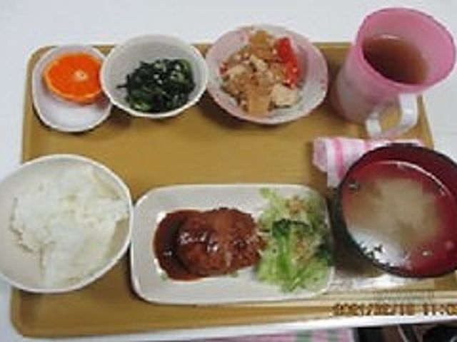 健康的な食事の例 料理 バランスのとれた食事で、栄養がしっかり摂れます。おいしい料理が日々の活力を支えます。