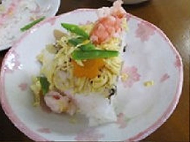 盛り付け料理 料理 彩り豊かな料理が、目で楽しめるひと品として提供されています。食事の時間が楽しくなります。