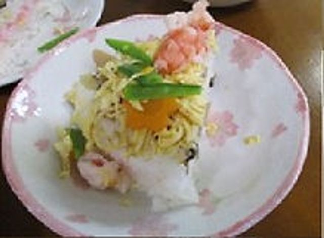 盛り付け料理 料理 彩り豊かな料理が、目で楽しめるひと品として提供されています。食事の時間が楽しくなります。