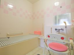 バリアフリーの整った浴室