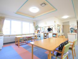 明るいリビングの様子