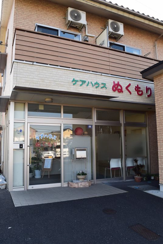 施設の正面玄関
