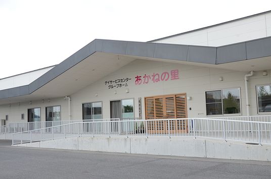 広々とした外観