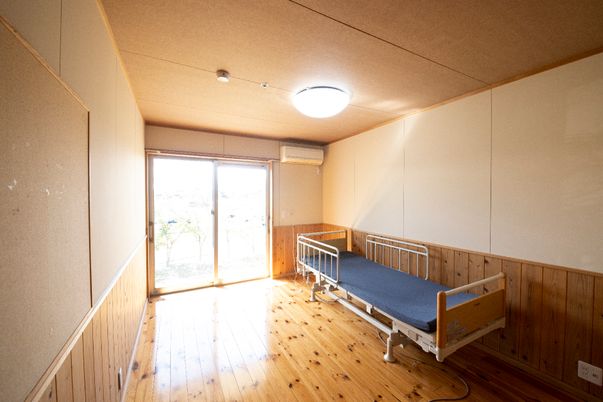 施設の写真 介護ベッドが設置されている居室