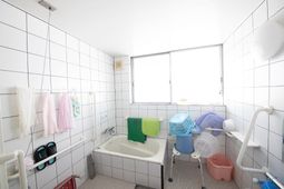 手すり付き浴室