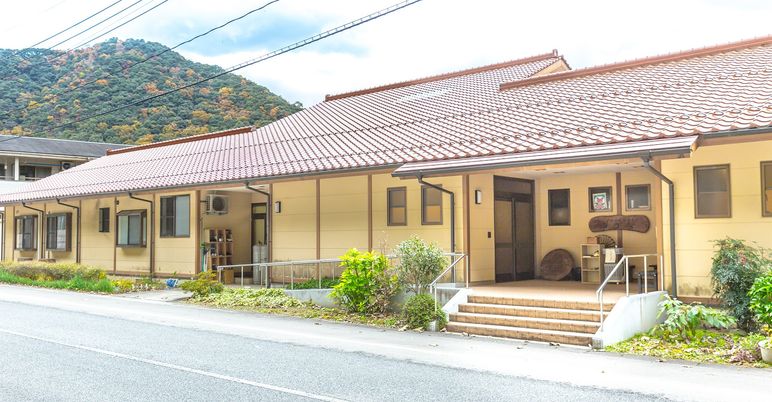 自然に囲まれた建物