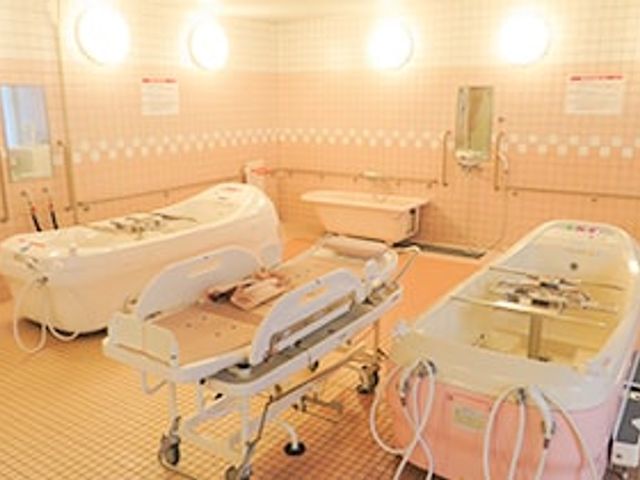 明るい浴室 浴室 快適な明るさの浴室で、広々とした空間が使いやすく整備されています。