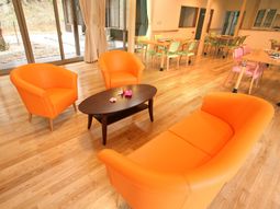 明るいダイニング空間