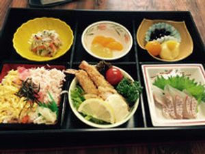 彩り豊かな料理の盛り合わせ