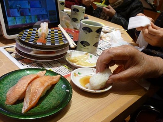 趣向の凝らされたさまざまなイベントを用意して、入居者様を飽きさせない工夫がされている。回転寿司も食べられるなど楽しい行事が多い。