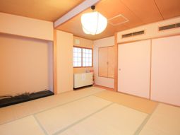明るい和室の居室