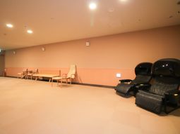 リラクゼーションルームの椅子