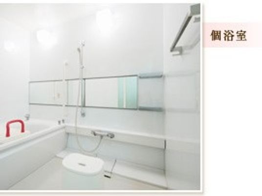 明るい浴室  