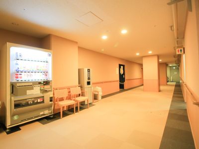 廊下に設置された自動販売機