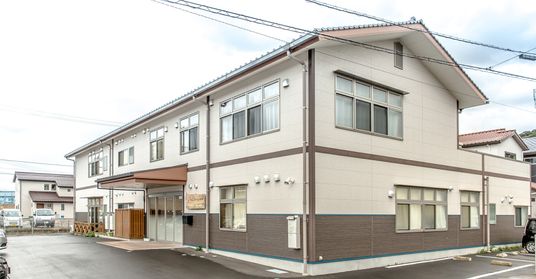 二階建ての建物外観