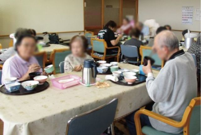 賑やかな食堂