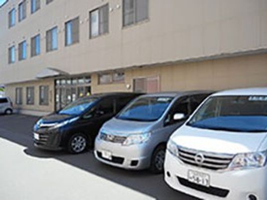 建物前の駐車場  