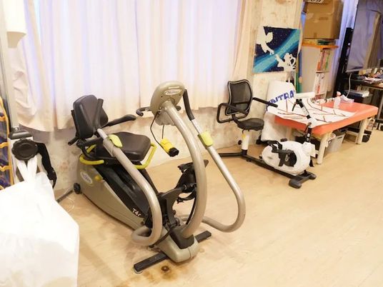 機能訓練機器のある室内  
