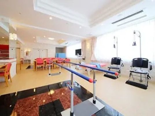 明るい機能訓練室  