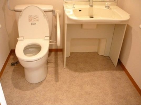 バリアフリー設計の洗面トイレ