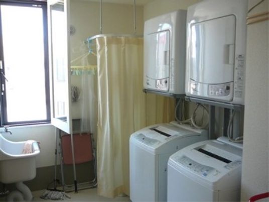 洗濯機と洗面設備の部屋