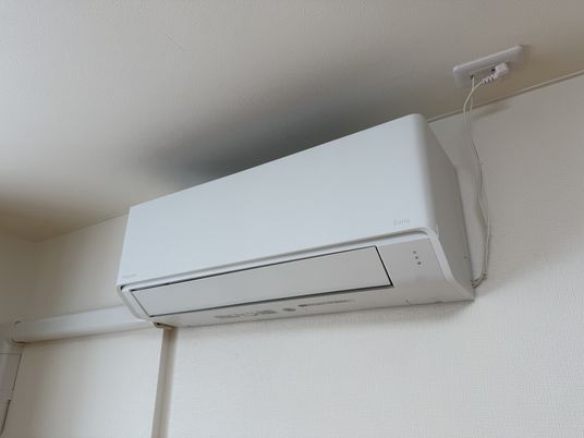 白いエアコン設置