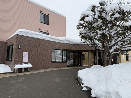 雪景色の外観